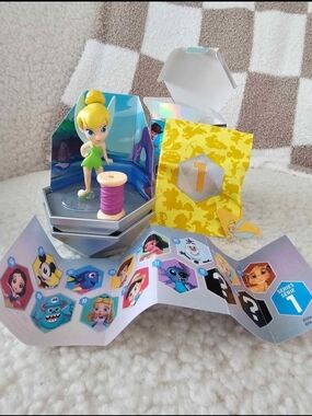 Disney Tinker Bell Figure with Display Pod - Green & Yellow